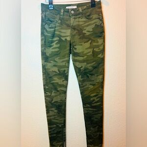 Jeans, Levi’s, skinny style camo excellent condition. Size 4 stretch